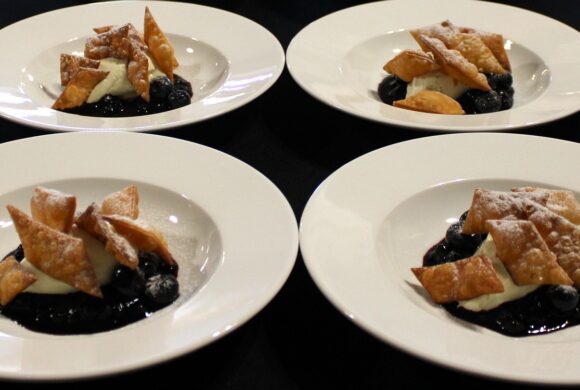 Przepis na faworki z kremem pietruszkowym z „Rarytasu lubuskiego w kuchni” w Dereniówce