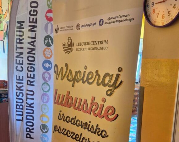Kontynuujemy cykl warsztatów pszczelarskich Akademia Młodego Człowieka Kontynuujemy cykl warsztatów pszczelarskich Akademia Młodego Człowieka