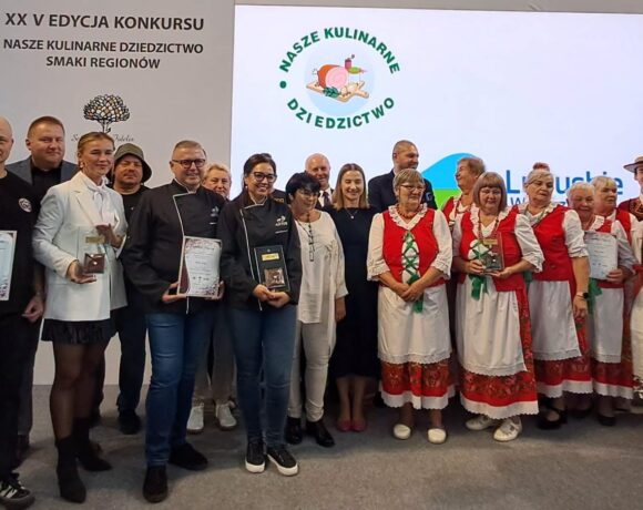 Wyjątkowe wyróżnienie Perłą podczas Międzynarodowych Targów Poznańskich dla przedstawicielek SpecBabki KGW Murzynowo Wyjątkowe wyróżnienie Perłą podczas Międzynarodowych Targów Poznańskich dla przedstawicielek SpecBabki KGW Murzynowo